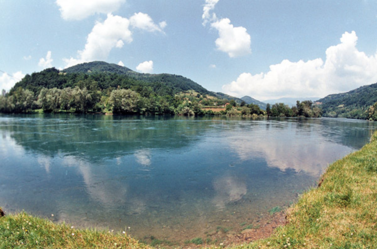 Река буды. Река Дрина Сербия. Река Дрин Албания. Река Увац Сербия. Парицкое озеро Сербия.